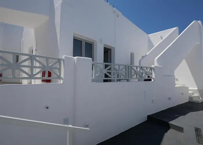 Center Freedom Fira (Santorini)