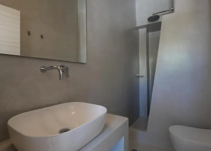 Center Freedom Fira (Santorini)